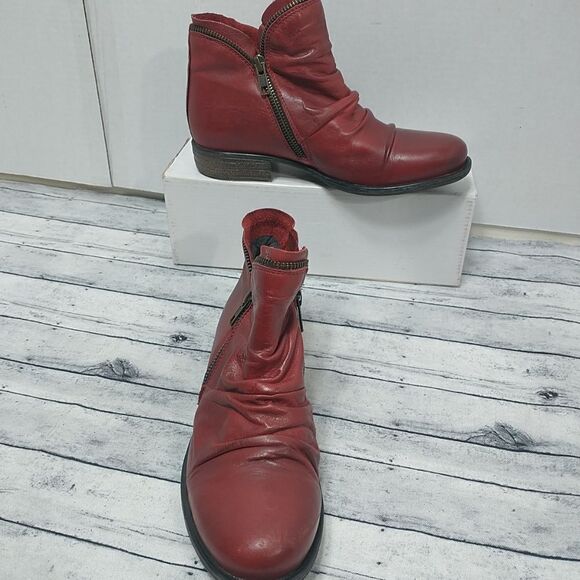 Miz Mooz LUNA Ankle Boots Women's SZ 6 Leather Zipper Moto Booties Red. - Picture 1 of 12